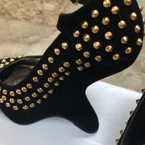 Steve Madden black suede heels. - Picture 8 of 8